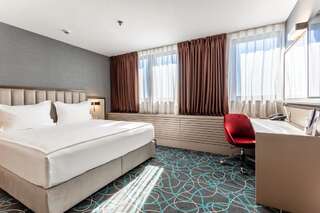 Отель Hotel Bulgaria Бургас Номер Делюкс с кроватью размера «king-size»-5